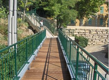 AMENAGEMENTS EXTERIEURS ET PASSERELLE PUBLIQUE